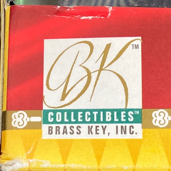 NWOT VTG Santa Around the World Collectible Dutch Porcelain Doll - Picture 10 of 10